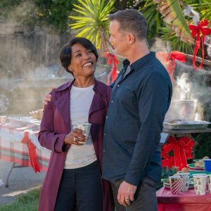 911 -- Episode 10 Wrapped in Red -- Angela Bassett Peter Krause